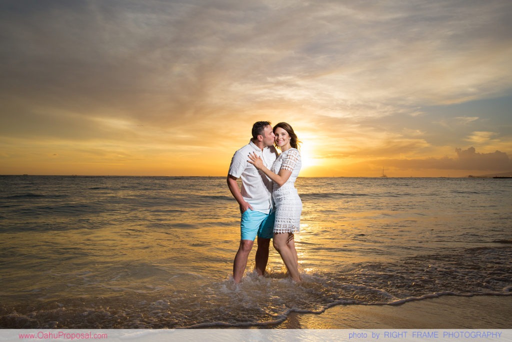 Romantic Surprise Proposal At Waikiki Beach Hawaii Proposal Photographer