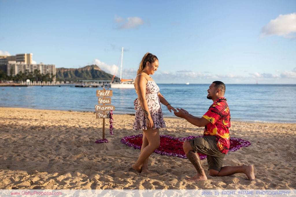 Oahu Proposal Photography At Waikiki Beach Hawaii