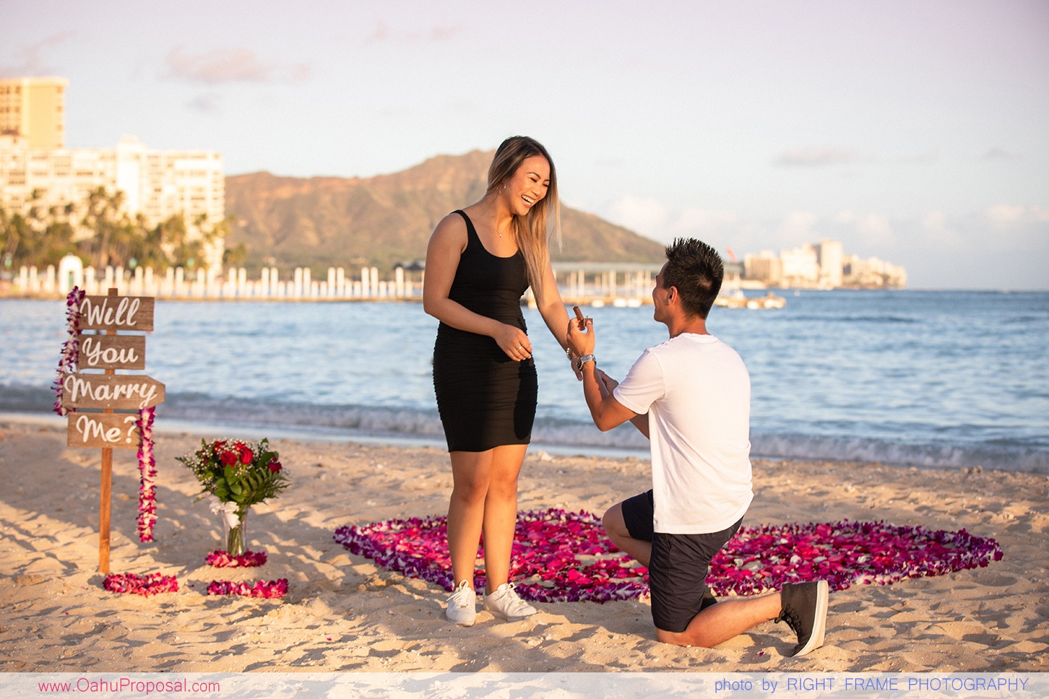 Romantic Proposal In Waikiki Beach Oahu Hawaii 0888