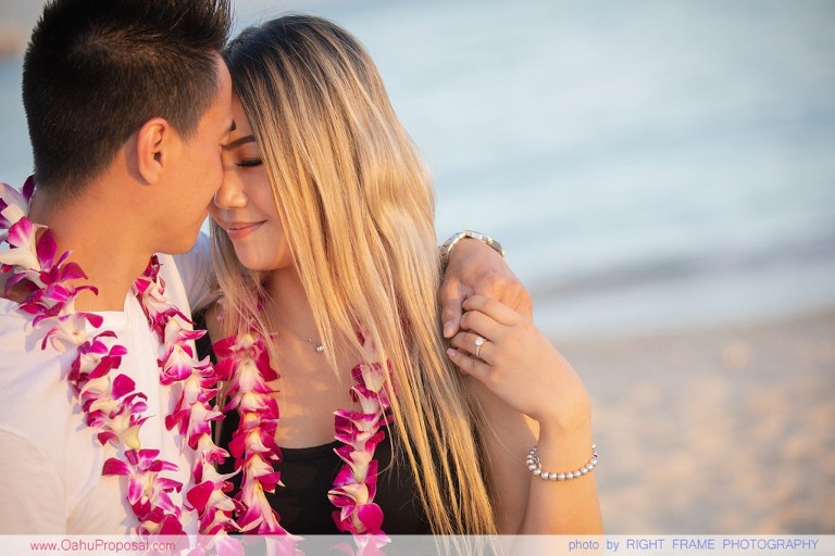 Romantic Proposal in Waikiki Beach Oahu Hawaii