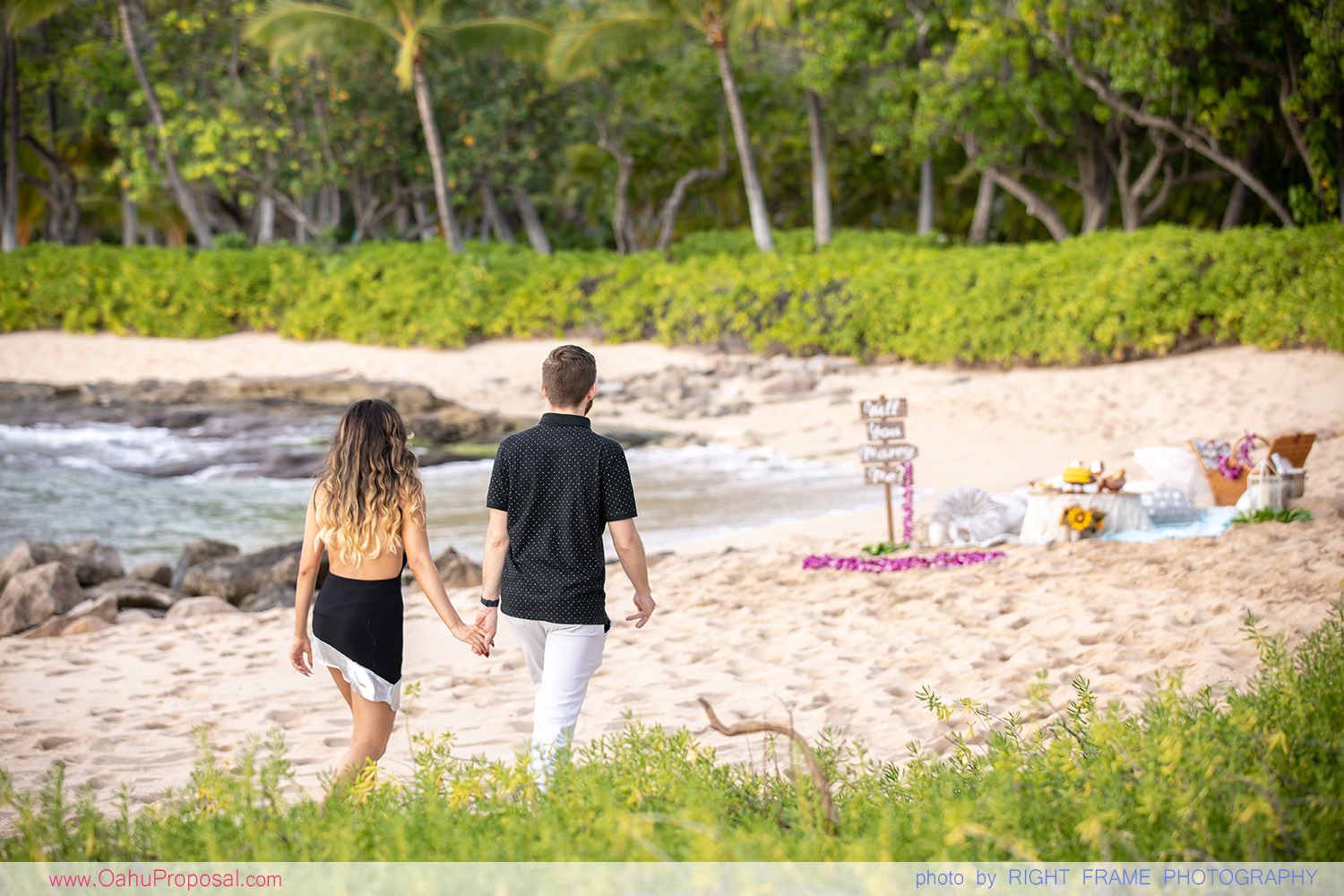 Beach Picnic Proposal in Hawaii Honolulu Proposal Photographer